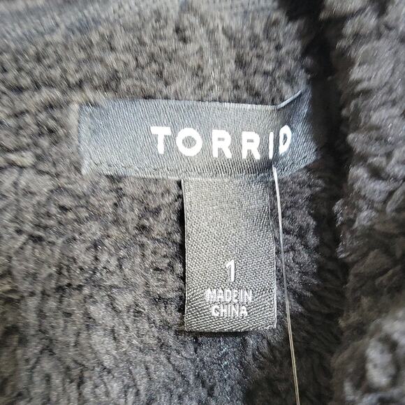 Torrid Black Faux Fur Bomber JacketWomens Plus Size 1X NWT - Picture 4 of 15